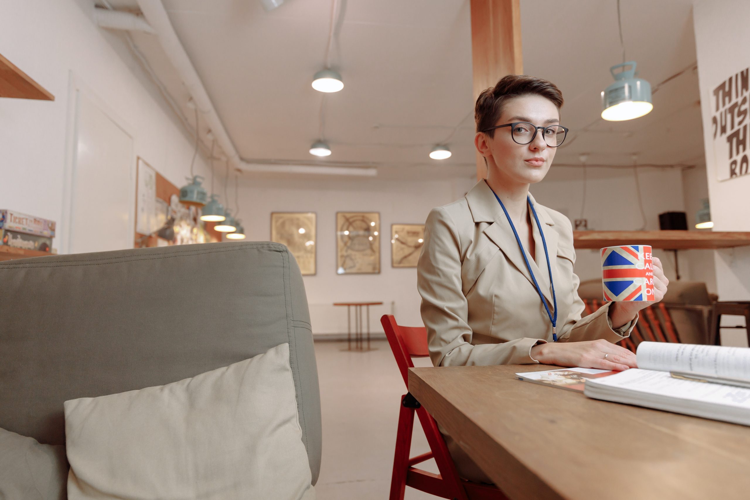 نترجم جميع الاوراق ترجمة احترافيه بوجود مترجم محلف رسمي، تترجم الاوراق الرسمية من جميع اللغات الى اللغة التركية و تصدق من النوتر في انطاليا.